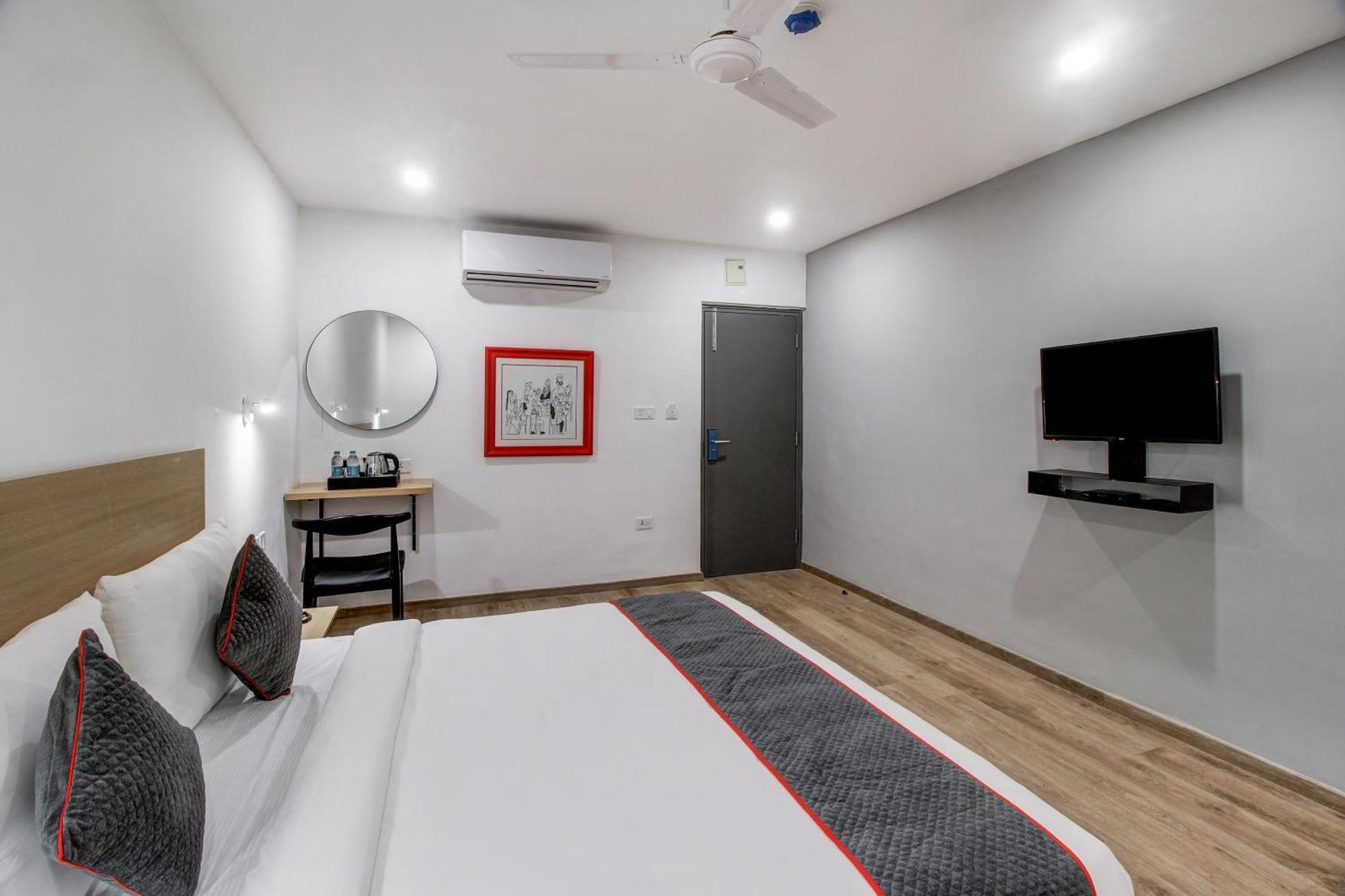 Super Townhouse Rcc Majestic 397 Lb Nagar Otel Haydarabad Dış mekan fotoğraf