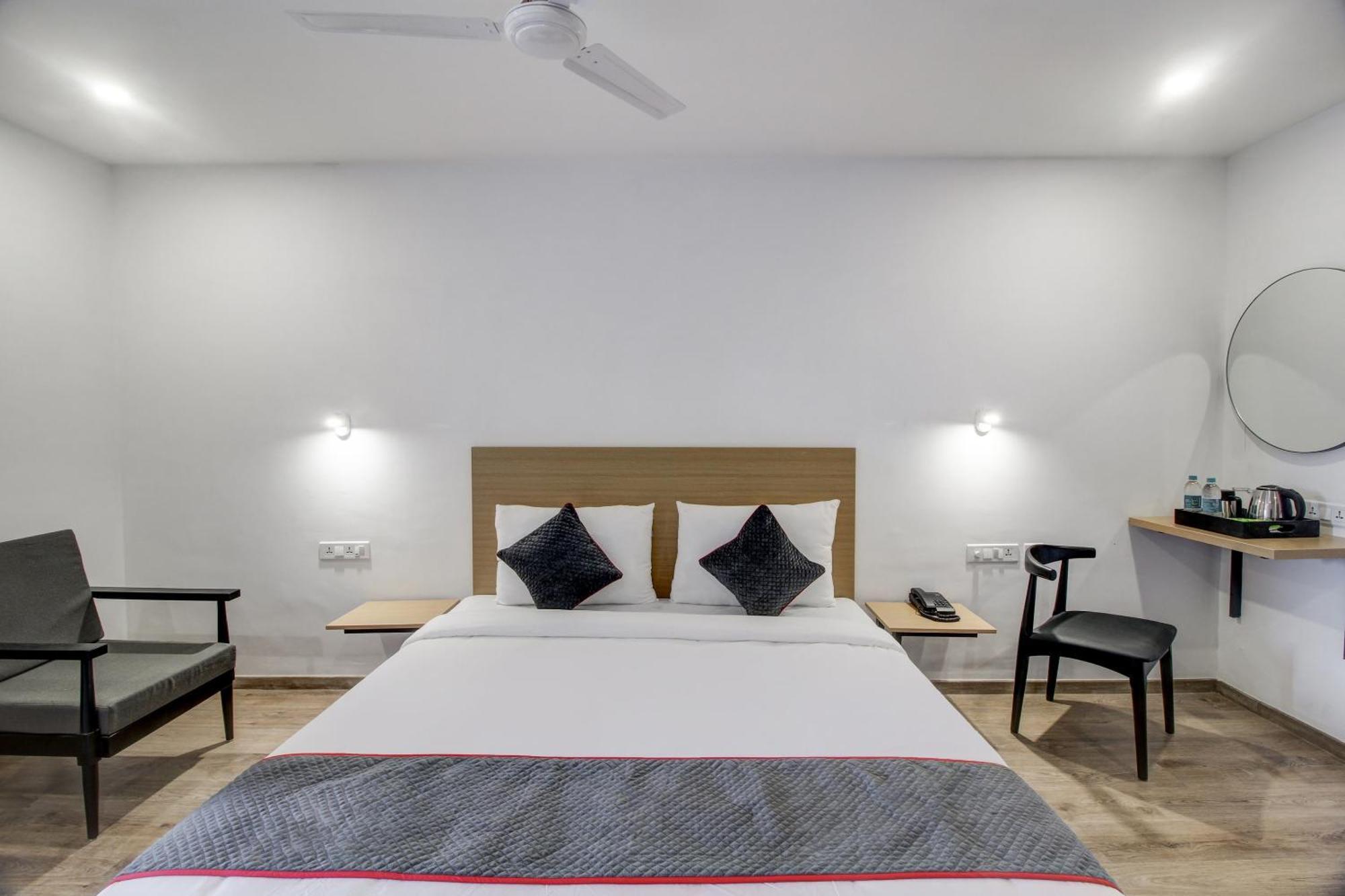 Super Townhouse Rcc Majestic 397 Lb Nagar Otel Haydarabad Dış mekan fotoğraf