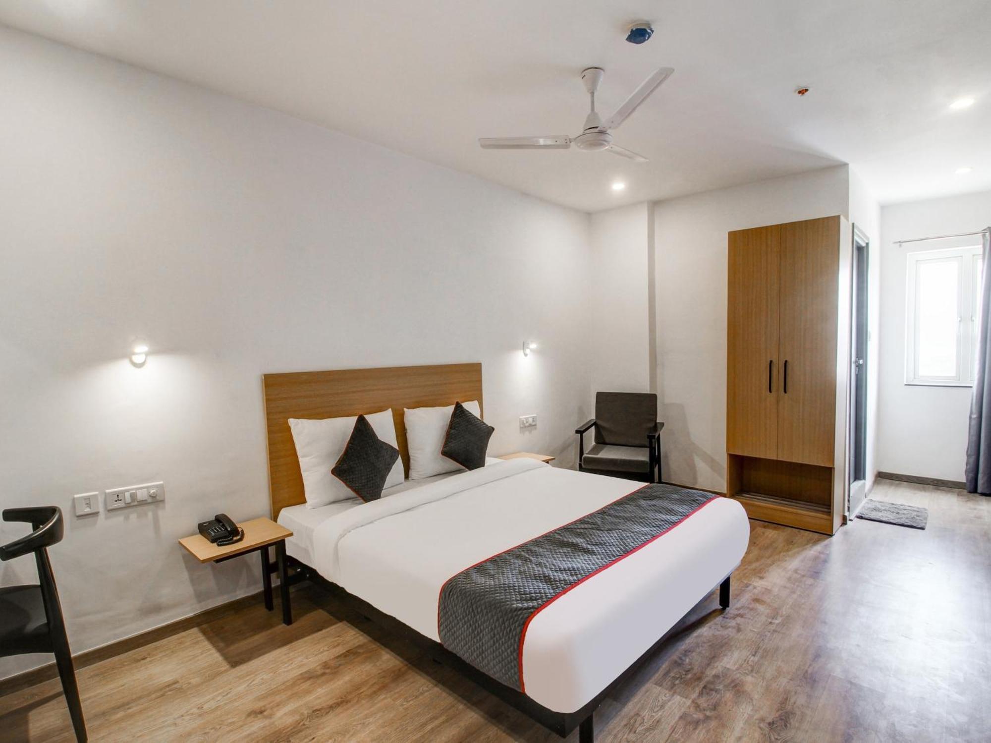 Super Townhouse Rcc Majestic 397 Lb Nagar Otel Haydarabad Dış mekan fotoğraf