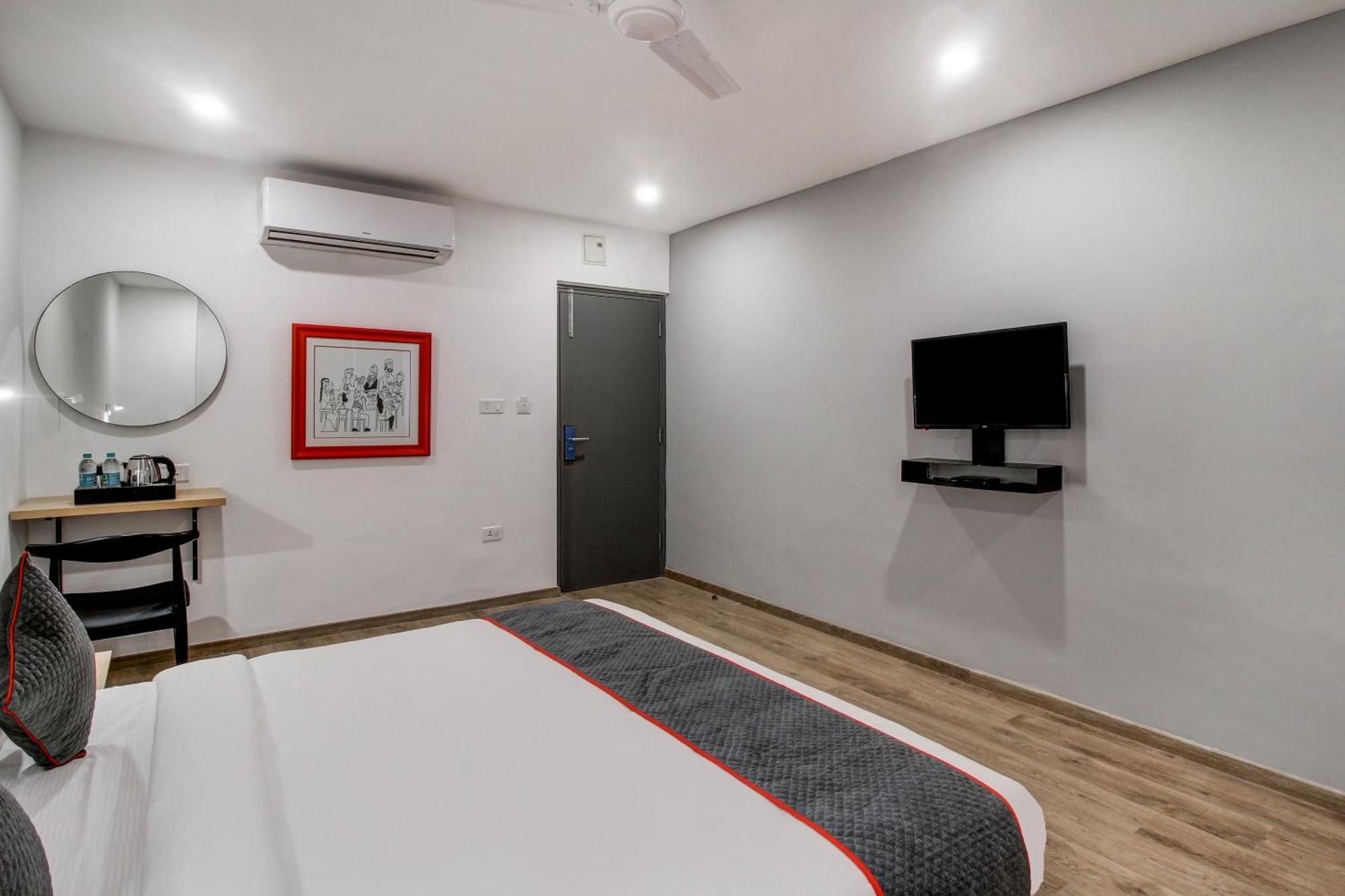Super Townhouse Rcc Majestic 397 Lb Nagar Otel Haydarabad Dış mekan fotoğraf