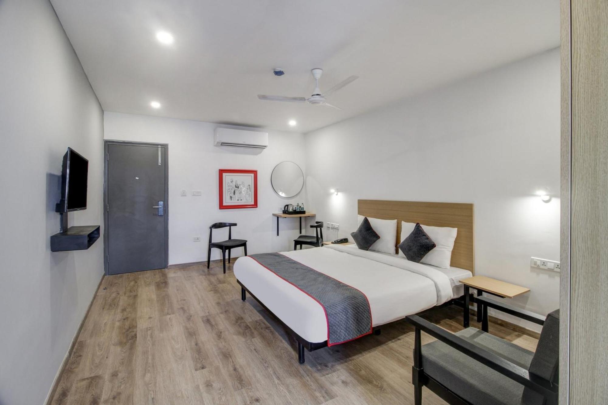 Super Townhouse Rcc Majestic 397 Lb Nagar Otel Haydarabad Dış mekan fotoğraf
