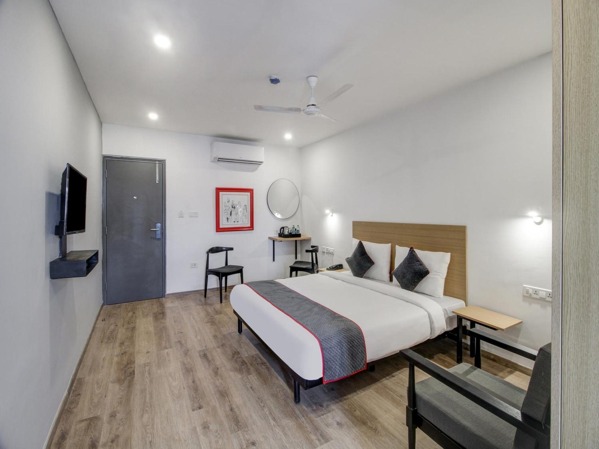 Super Townhouse Rcc Majestic 397 Lb Nagar Otel Haydarabad Dış mekan fotoğraf
