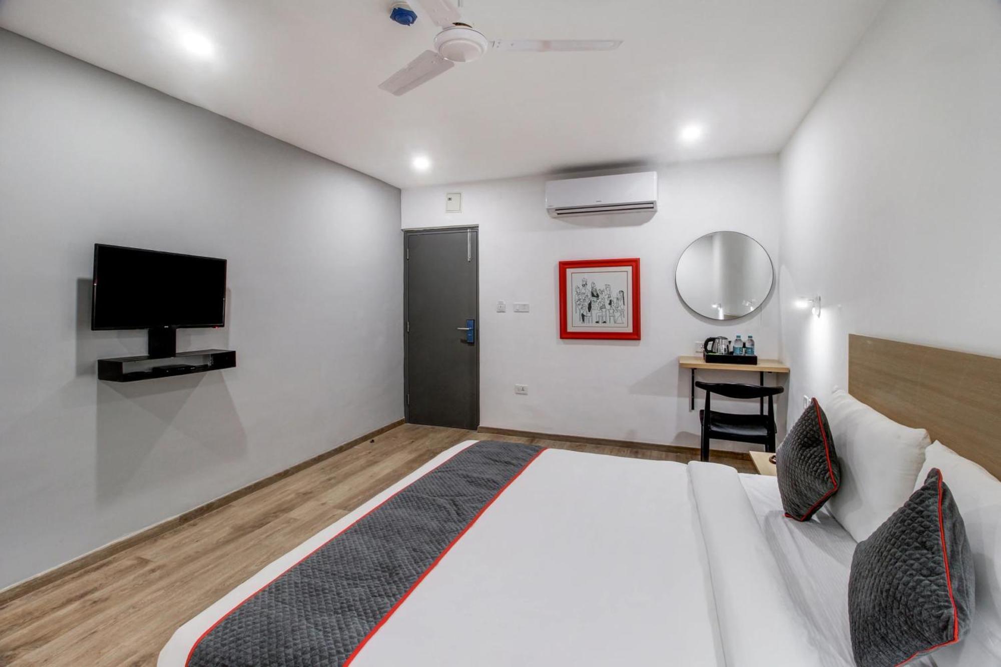 Super Townhouse Rcc Majestic 397 Lb Nagar Otel Haydarabad Dış mekan fotoğraf