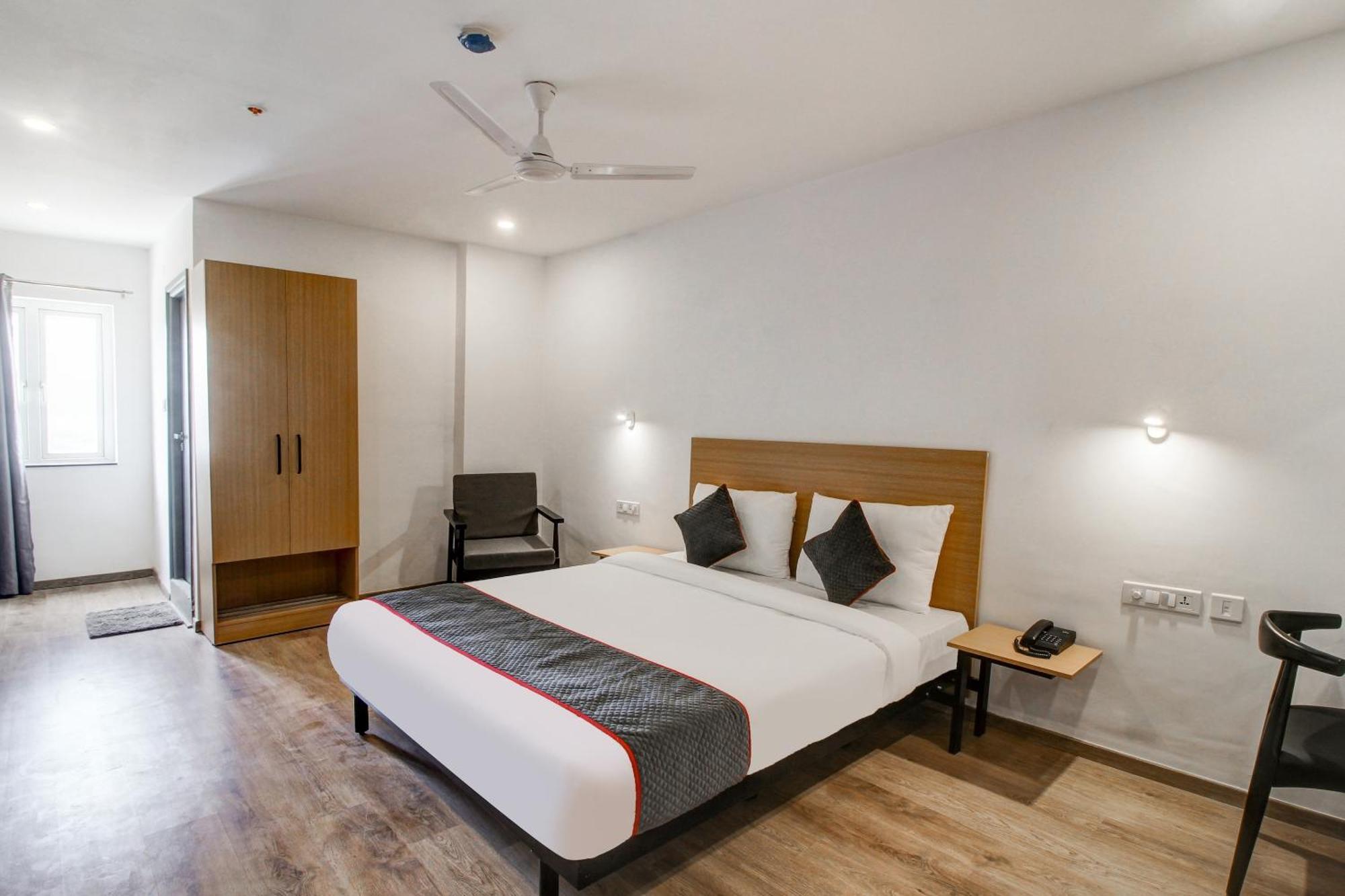 Super Townhouse Rcc Majestic 397 Lb Nagar Otel Haydarabad Dış mekan fotoğraf