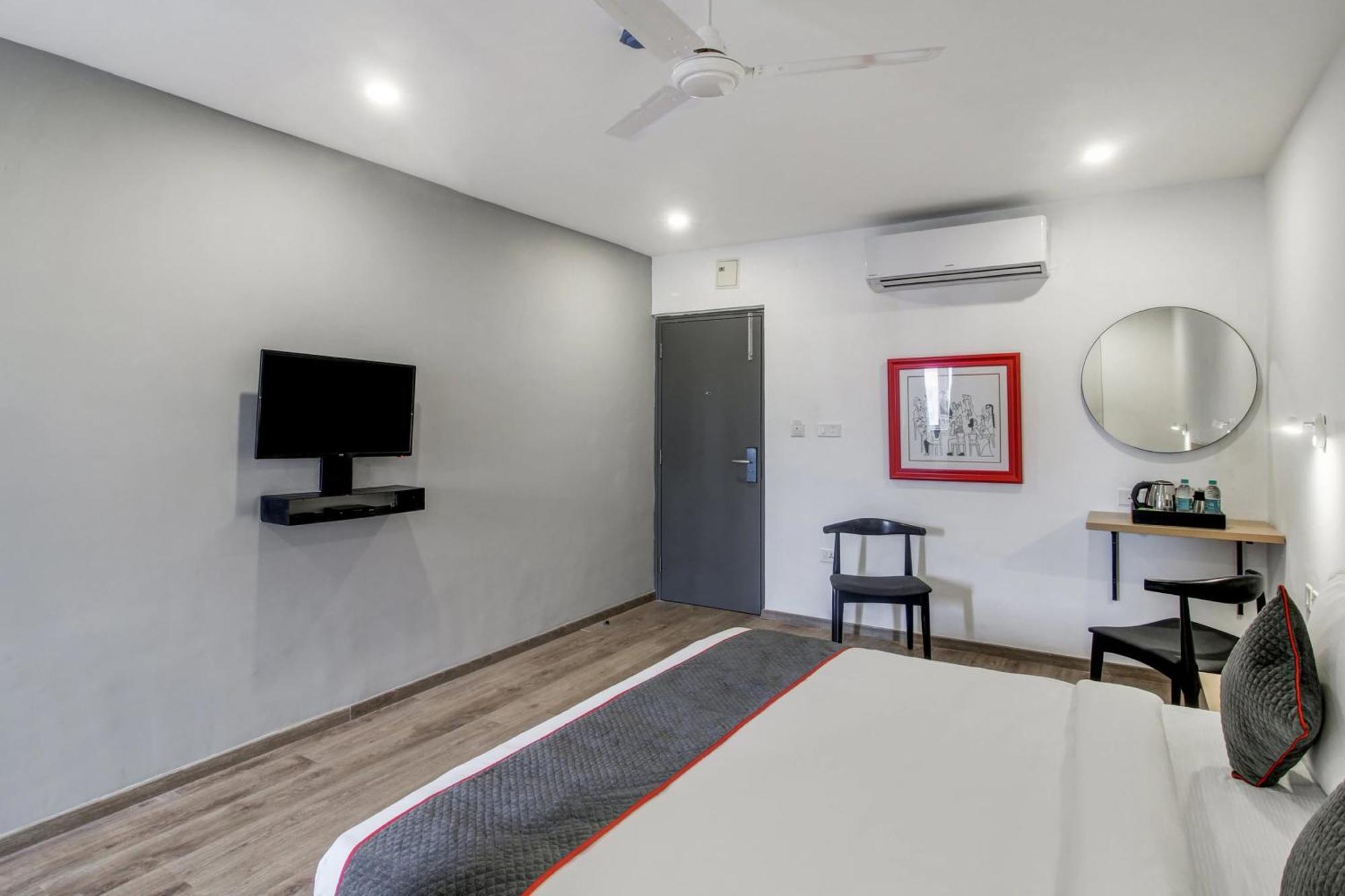 Super Townhouse Rcc Majestic 397 Lb Nagar Otel Haydarabad Dış mekan fotoğraf