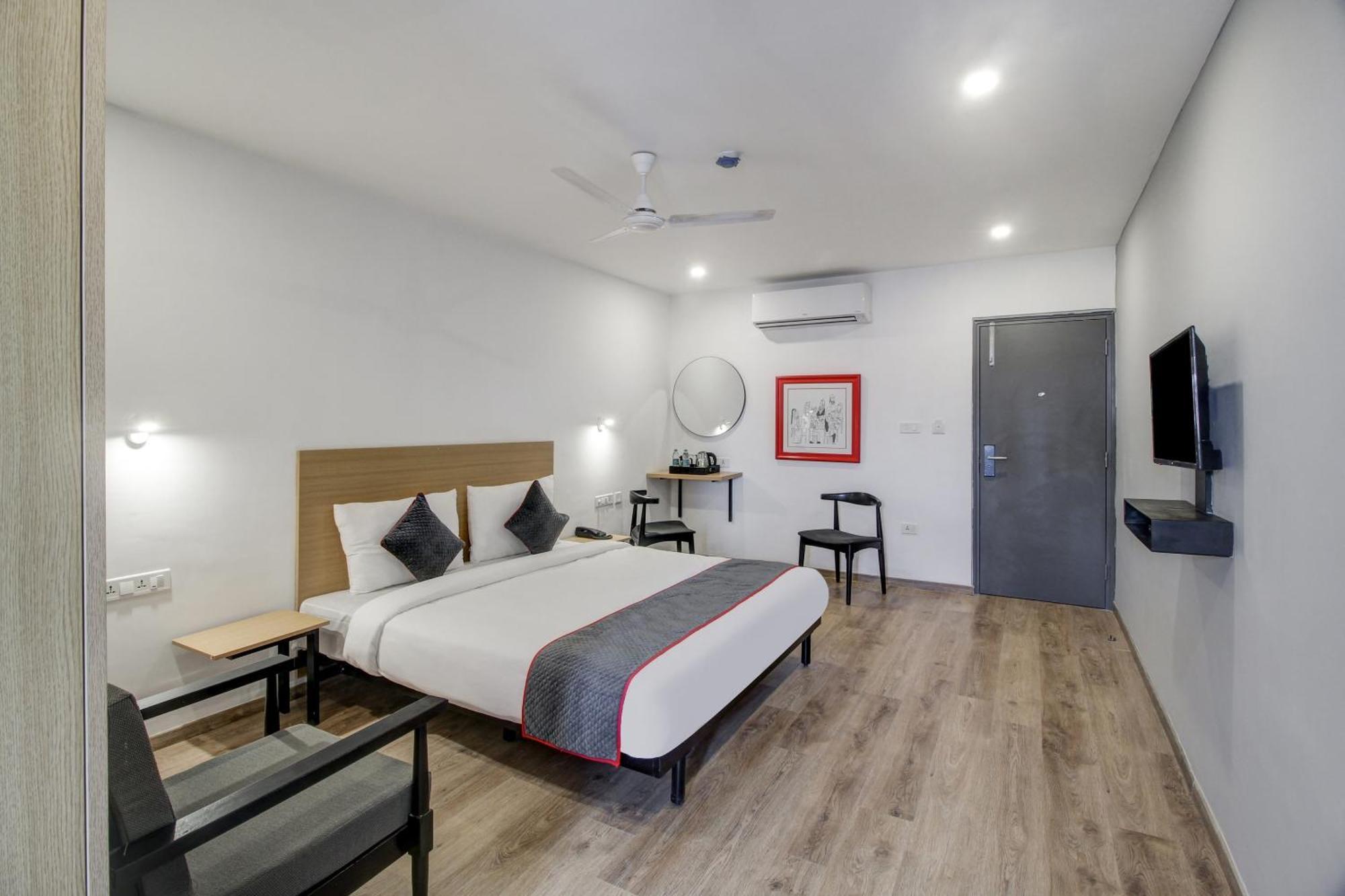 Super Townhouse Rcc Majestic 397 Lb Nagar Otel Haydarabad Dış mekan fotoğraf
