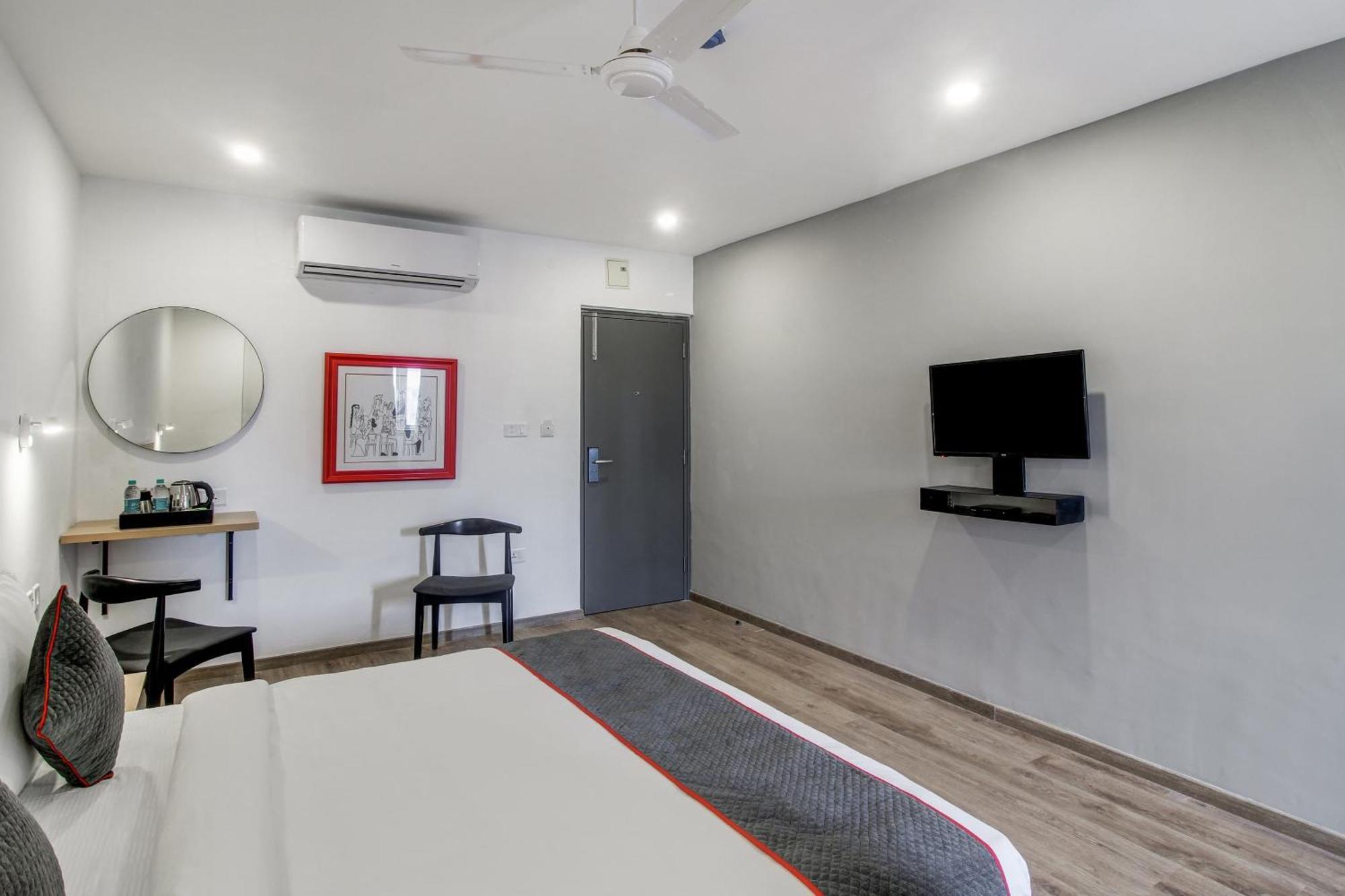 Super Townhouse Rcc Majestic 397 Lb Nagar Otel Haydarabad Dış mekan fotoğraf