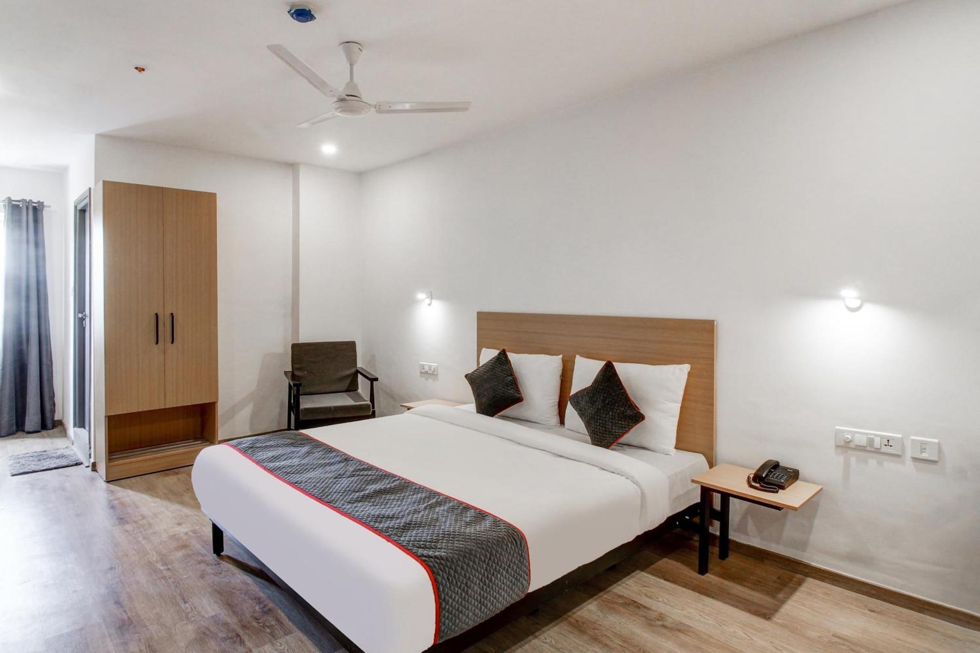 Super Townhouse Rcc Majestic 397 Lb Nagar Otel Haydarabad Dış mekan fotoğraf