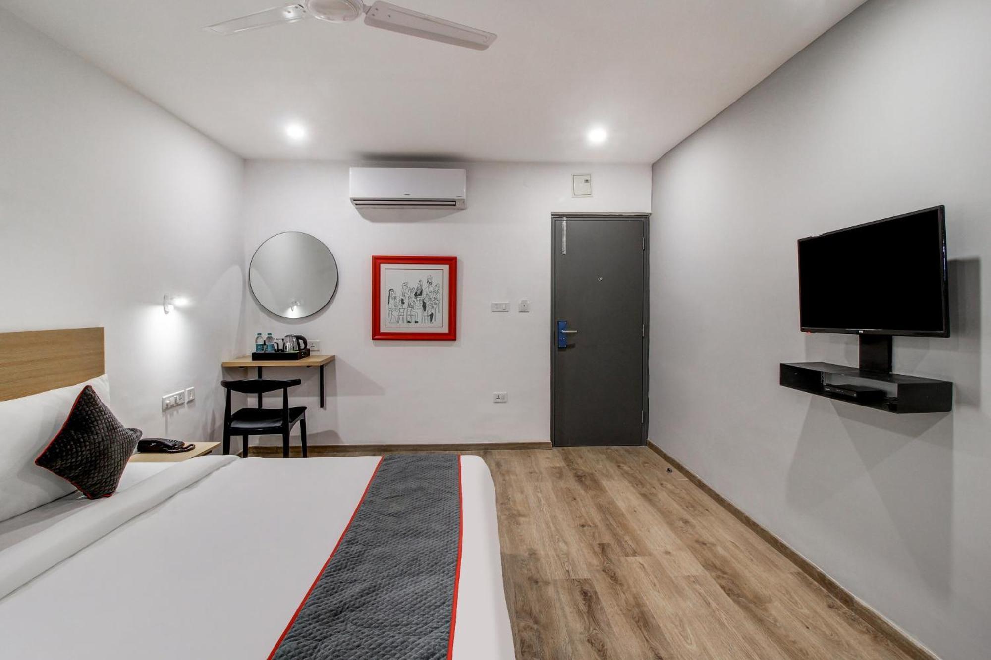 Super Townhouse Rcc Majestic 397 Lb Nagar Otel Haydarabad Dış mekan fotoğraf