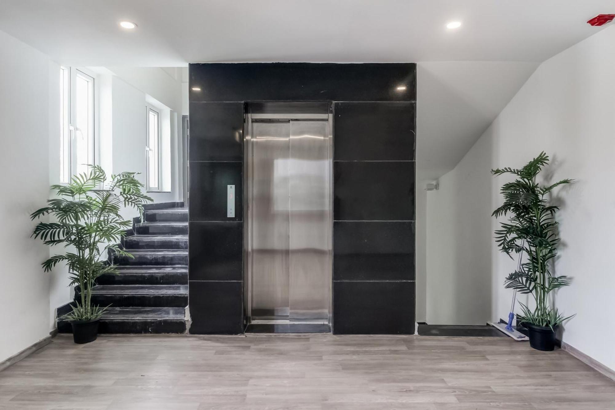 Super Townhouse Rcc Majestic 397 Lb Nagar Otel Haydarabad Dış mekan fotoğraf