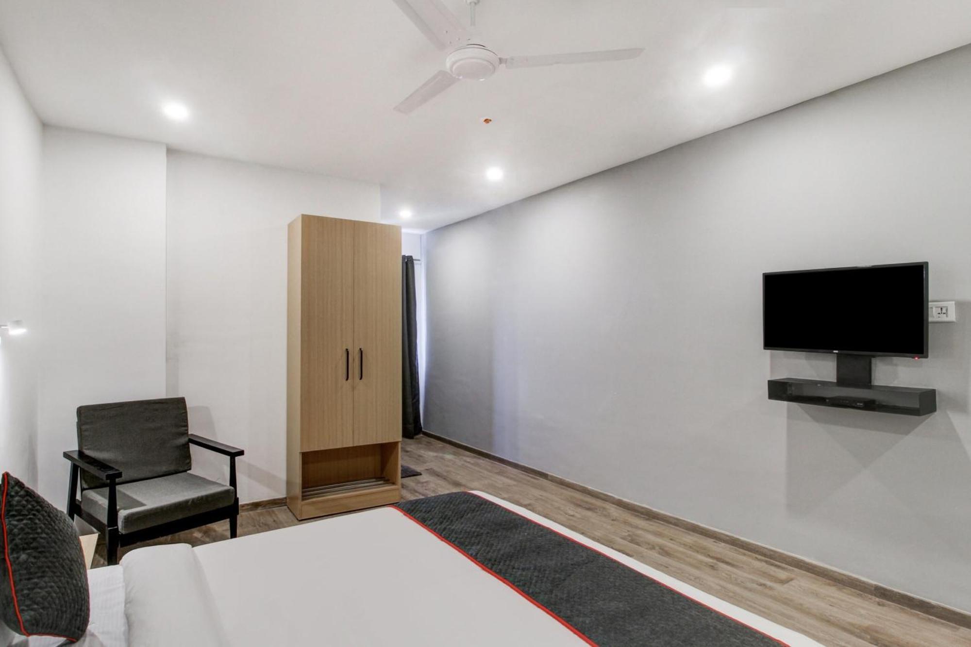 Super Townhouse Rcc Majestic 397 Lb Nagar Otel Haydarabad Dış mekan fotoğraf