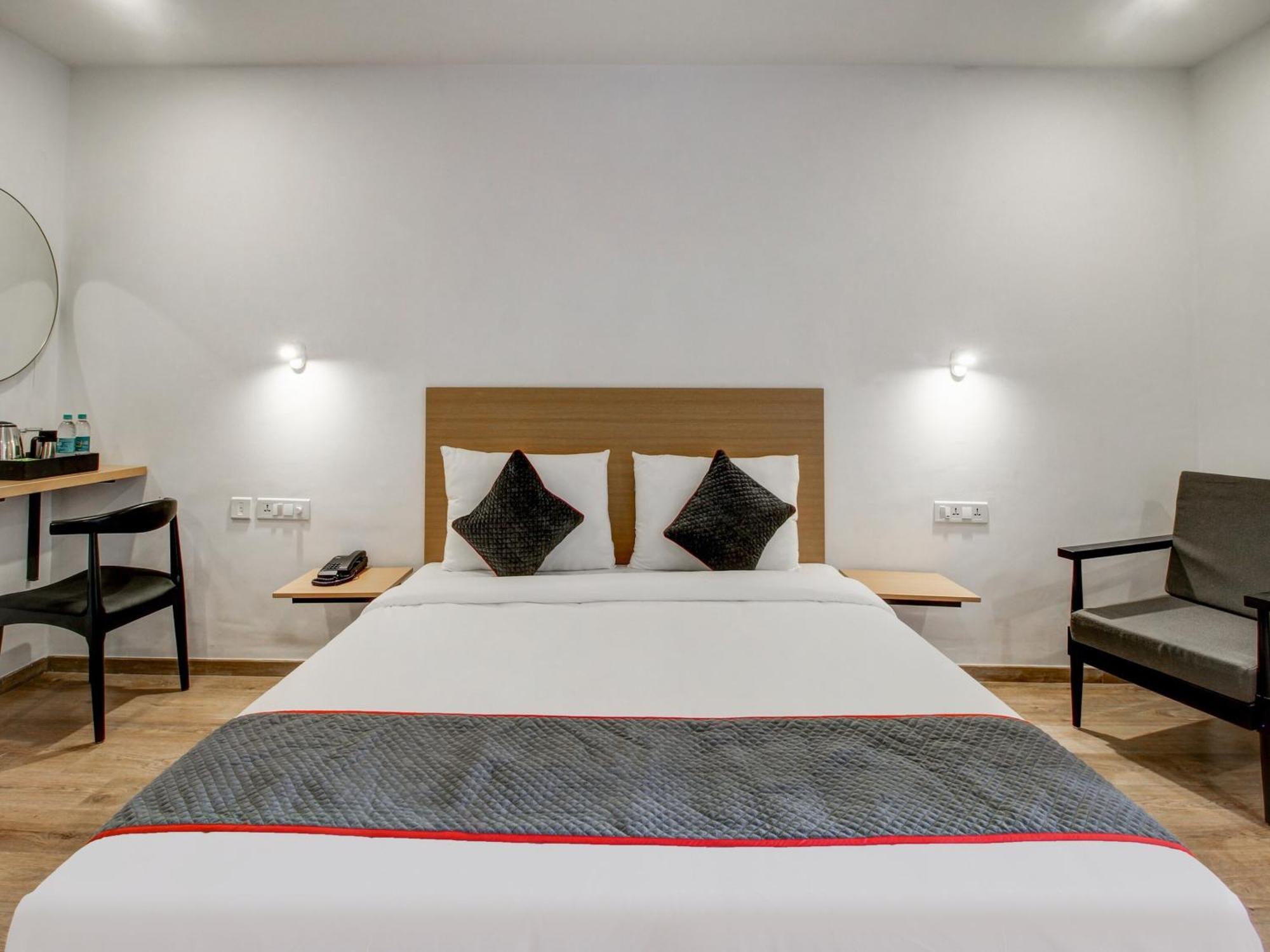 Super Townhouse Rcc Majestic 397 Lb Nagar Otel Haydarabad Dış mekan fotoğraf