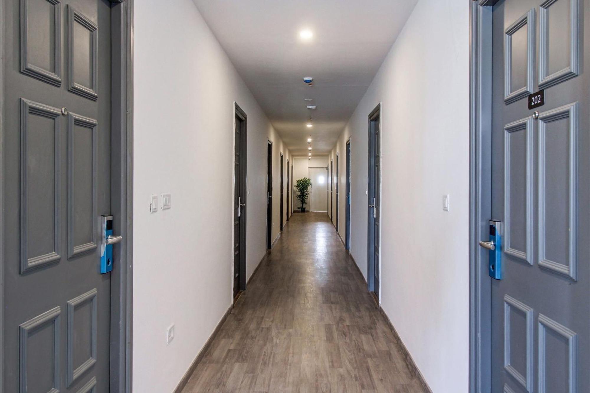 Super Townhouse Rcc Majestic 397 Lb Nagar Otel Haydarabad Dış mekan fotoğraf