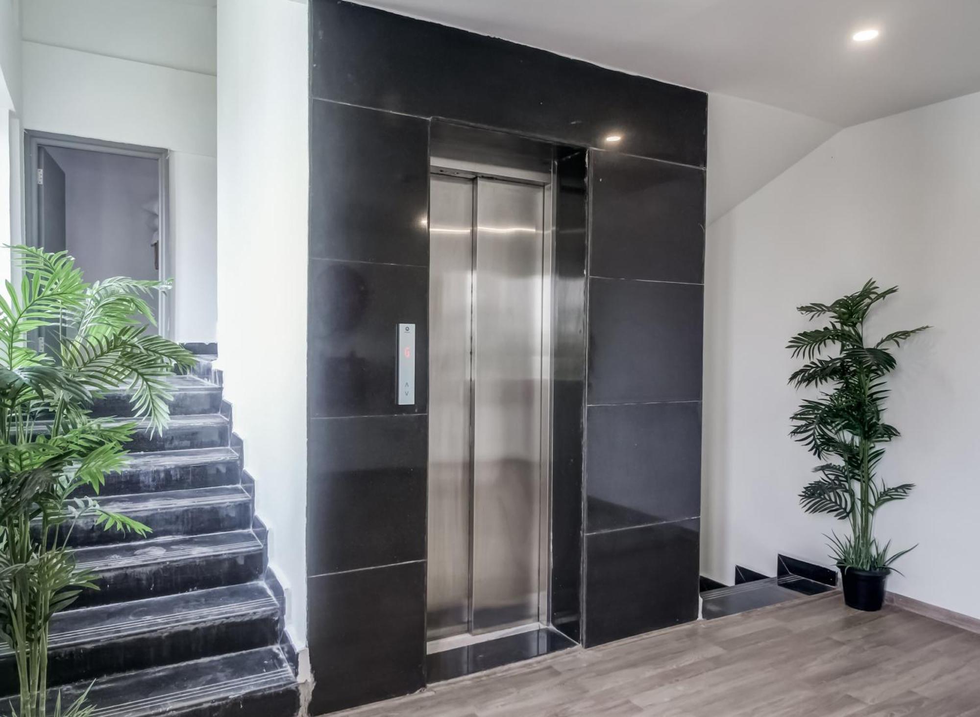 Super Townhouse Rcc Majestic 397 Lb Nagar Otel Haydarabad Dış mekan fotoğraf