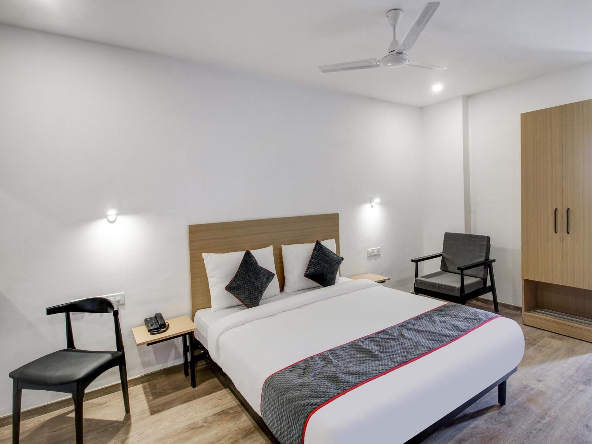 Super Townhouse Rcc Majestic 397 Lb Nagar Otel Haydarabad Dış mekan fotoğraf